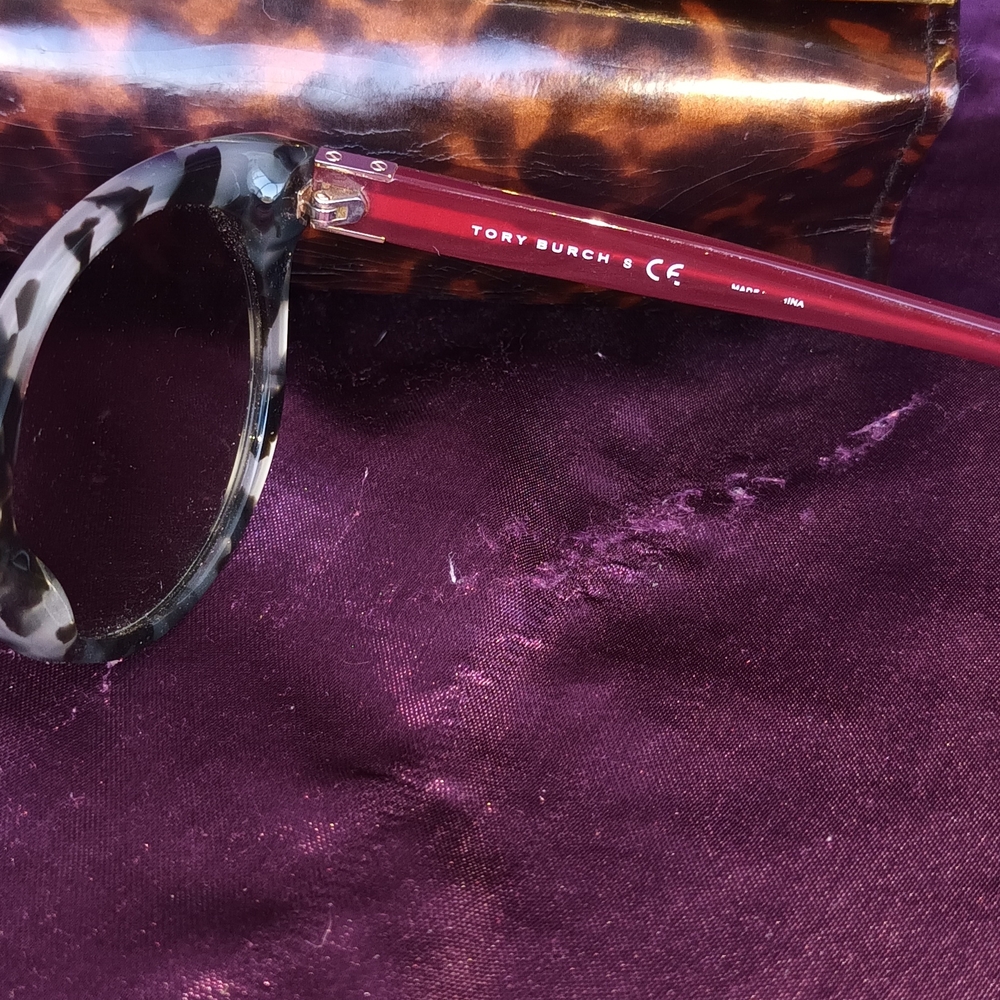 Tory Burch Black Leather Wallet with Gold Accent - Picture 4 of 16